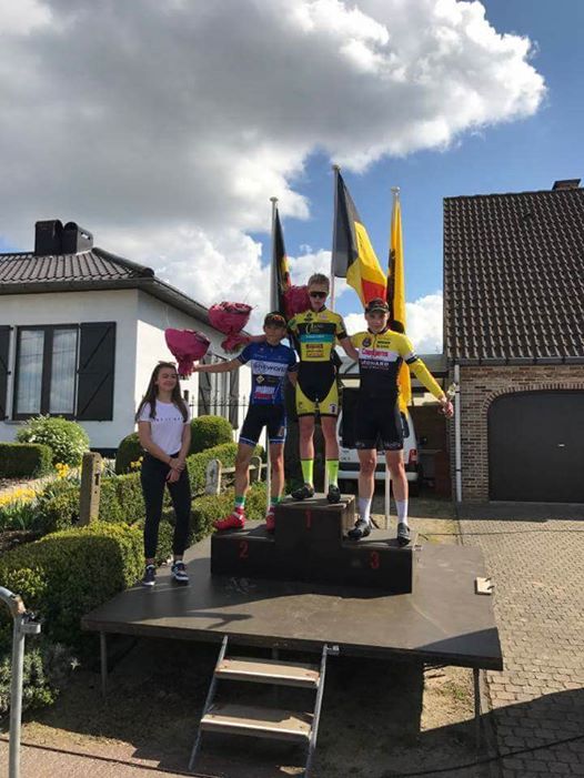 Gil Gelders wint de eindspurt in Zoutleeuw cyclingsite.be
